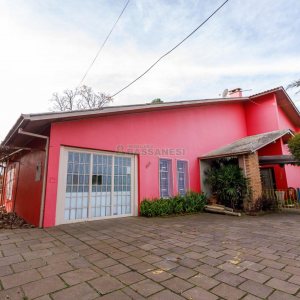 Casa com 400m², 4 dormitórios, 3 vagas, no bairro Santa Lúcia em Caxias do Sul para Comprar