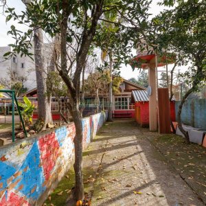 Casa com 400m², 4 dormitórios, 3 vagas, no bairro Santa Lúcia em Caxias do Sul para Comprar