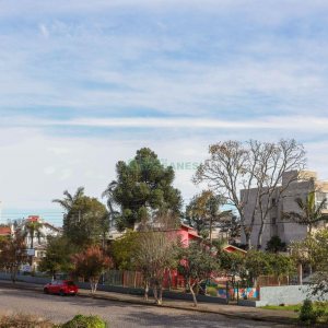 Casa com 400m², 4 dormitórios, 3 vagas, no bairro Santa Lúcia em Caxias do Sul para Comprar