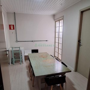 Casa com 400m², 4 dormitórios, 3 vagas, no bairro Santa Lúcia em Caxias do Sul para Comprar