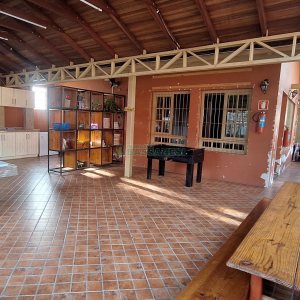 Casa com 400m², 4 dormitórios, 3 vagas, no bairro Santa Lúcia em Caxias do Sul para Comprar