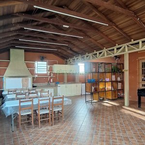 Casa com 400m², 4 dormitórios, 3 vagas, no bairro Santa Lúcia em Caxias do Sul para Comprar