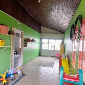 Casa com 400m², 4 dormitórios, 3 vagas, no bairro Santa Lúcia em Caxias do Sul para Comprar