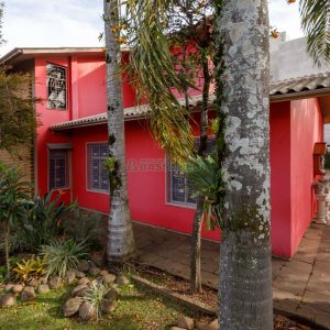 Casa com 400m², 4 dormitórios, 3 vagas, no bairro Santa Lúcia em Caxias do Sul para Comprar