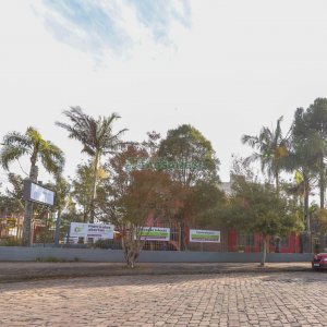 Casa com 400m², 4 dormitórios, 3 vagas, no bairro Santa Lúcia em Caxias do Sul para Comprar