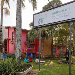 Casa com 400m², 4 dormitórios, 3 vagas, no bairro Santa Lúcia em Caxias do Sul para Comprar