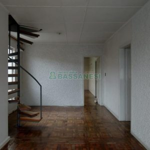 Casa com 147m², 5 dormitórios, 1 vaga, no bairro Pio X em Caxias do Sul para Alugar