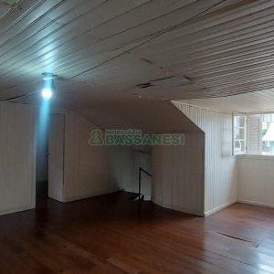 Casa com 147m², 5 dormitórios, 1 vaga, no bairro Pio X em Caxias do Sul para Alugar
