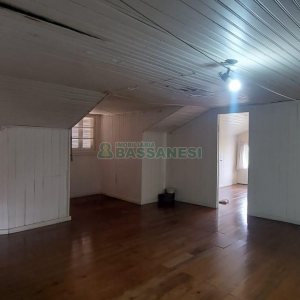 Casa com 147m², 5 dormitórios, 1 vaga, no bairro Pio X em Caxias do Sul para Alugar