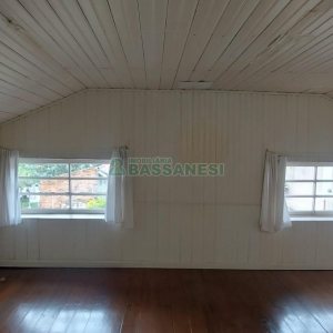 Casa com 147m², 5 dormitórios, 1 vaga, no bairro Pio X em Caxias do Sul para Alugar