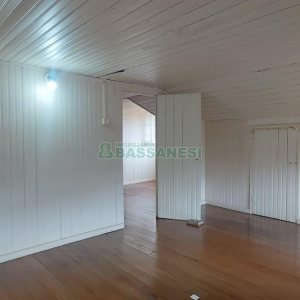 Casa com 147m², 5 dormitórios, 1 vaga, no bairro Pio X em Caxias do Sul para Alugar