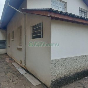 Casa com 147m², 5 dormitórios, 1 vaga, no bairro Pio X em Caxias do Sul para Alugar