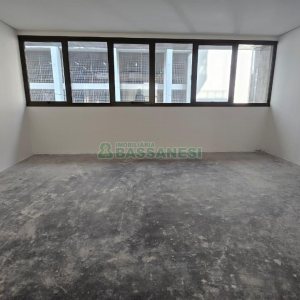 Sobreloja com 285m², 2 vagas, no bairro Exposição em Caxias do Sul para Alugar