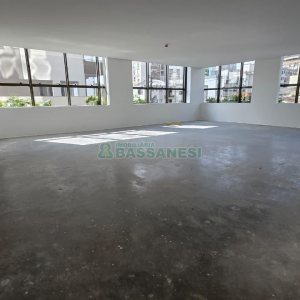 Sobreloja com 285m², 2 vagas, no bairro Exposição em Caxias do Sul para Alugar
