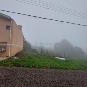 Terreno com 360m², no bairro São Caetano em Caxias do Sul para Comprar