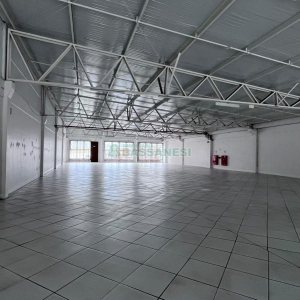 Loja com 1140m², 2 vagas, no bairro São José em Caxias do Sul para Alugar