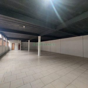 Loja com 260m², no bairro Vinhedos em Caxias do Sul para Alugar