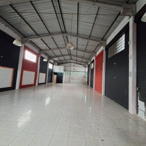 Pavilhão com 240m², no bairro De Zorzi em Caxias do Sul para Alugar