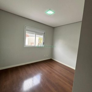 Apto Mobiliado com 75m², 2 dormitórios, 1 vaga, no bairro Desvio Rizzo em Caxias do Sul para Alugar