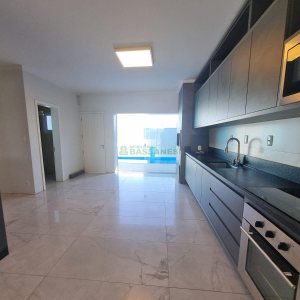 Casa com 377m², 4 dormitórios, 5 vagas, no bairro Bela Vista em Caxias do Sul para Alugar ou Comprar