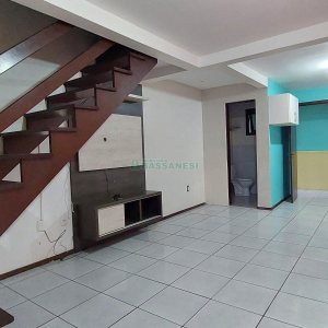 Sobrado com 60m², 2 dormitórios, no bairro Charqueadas em Caxias do Sul para Alugar