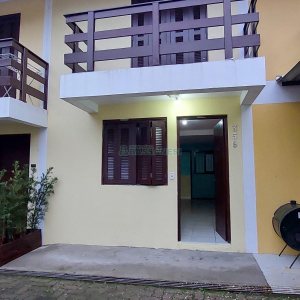Sobrado com 60m², 2 dormitórios, no bairro Charqueadas em Caxias do Sul para Alugar
