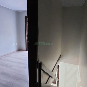 Sobrado com 60m², 2 dormitórios, no bairro Charqueadas em Caxias do Sul para Alugar