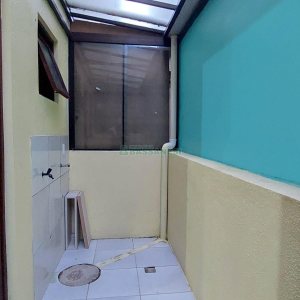 Sobrado com 60m², 2 dormitórios, no bairro Charqueadas em Caxias do Sul para Alugar