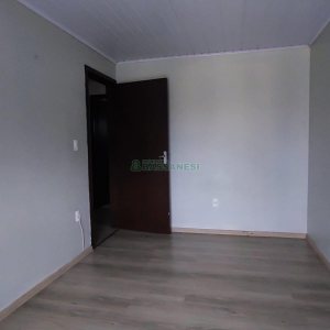 Sobrado com 60m², 2 dormitórios, no bairro Charqueadas em Caxias do Sul para Alugar
