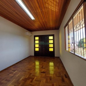 Casa com 120m², 3 dormitórios, 1 vaga, no bairro Cruzeiro em Caxias do Sul para Alugar