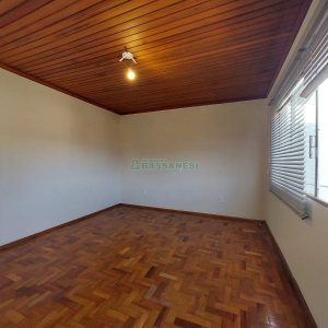 Casa com 120m², 3 dormitórios, 1 vaga, no bairro Cruzeiro em Caxias do Sul para Alugar