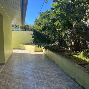 Casa com 250m², 3 dormitórios, 2 vagas, no bairro São Leopoldo em Caxias do Sul para Comprar
