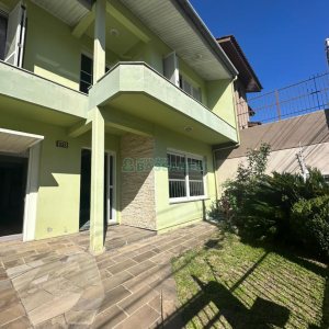 Casa com 250m², 3 dormitórios, 2 vagas, no bairro São Leopoldo em Caxias do Sul para Comprar