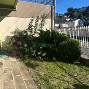 Casa com 250m², 3 dormitórios, 2 vagas, no bairro São Leopoldo em Caxias do Sul para Comprar