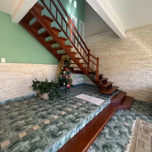 Casa com 250m², 3 dormitórios, 2 vagas, no bairro São Leopoldo em Caxias do Sul para Comprar