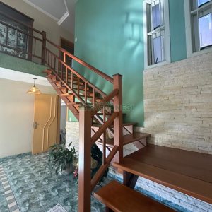 Casa com 250m², 3 dormitórios, 2 vagas, no bairro São Leopoldo em Caxias do Sul para Comprar