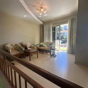Casa com 250m², 3 dormitórios, 2 vagas, no bairro São Leopoldo em Caxias do Sul para Comprar