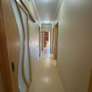 Casa com 250m², 3 dormitórios, 2 vagas, no bairro São Leopoldo em Caxias do Sul para Comprar