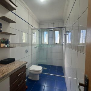 Casa com 250m², 3 dormitórios, 2 vagas, no bairro São Leopoldo em Caxias do Sul para Comprar