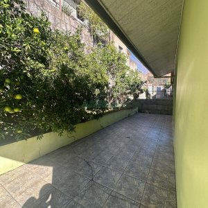 Casa com 250m², 3 dormitórios, 2 vagas, no bairro São Leopoldo em Caxias do Sul para Comprar