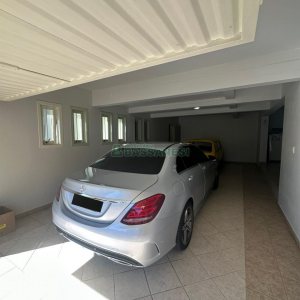 Casa com 250m², 3 dormitórios, 2 vagas, no bairro São Leopoldo em Caxias do Sul para Comprar