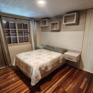 Casa com 70m², 3 dormitórios, 1 vaga, no bairro São Caetano em Caxias do Sul para Comprar
