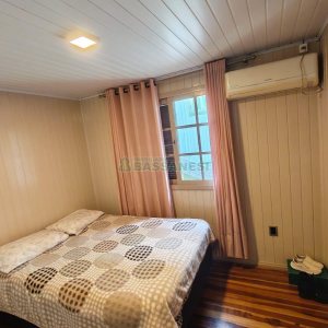 Casa com 70m², 3 dormitórios, 1 vaga, no bairro São Caetano em Caxias do Sul para Comprar