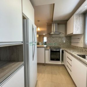 Apto Mobiliado com 83m², 2 dormitórios, 1 vaga, no bairro Jardim América em Caxias do Sul para Alugar