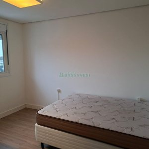 Apto Mobiliado com 47m², 1 dormitório, no bairro Lourdes em Caxias do Sul para Alugar