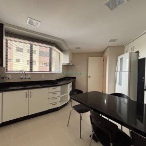 Apto Mobiliado com 126m², 3 dormitórios, 1 vaga, no bairro São Pelegrino em Caxias do Sul para Alugar