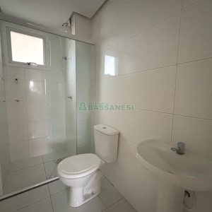 Apartamento com 47m², 3 dormitórios, 1 vaga, no bairro Lourdes em Caxias do Sul para Alugar
