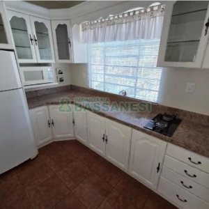 Casa Mobiliada com 120m², 3 dormitórios, 2 vagas, no bairro Santa Catarina em Caxias do Sul para Alugar