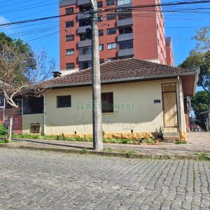 Casa com 76m², 3 dormitórios, 1 vaga, no bairro Marechal Floriano em Caxias do Sul para Comprar