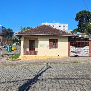 Casa com 76m², 3 dormitórios, 1 vaga, no bairro Marechal Floriano em Caxias do Sul para Comprar